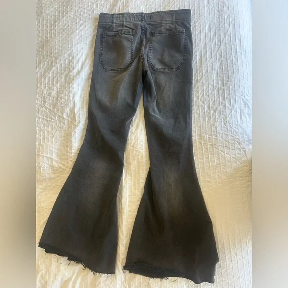 Free People Washed Black Float On Flare Jeans (31) - Picture 5 of 7